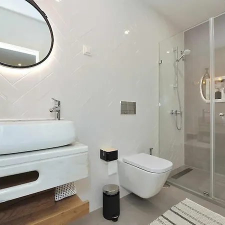 Tropical Pool View - Checkinhome